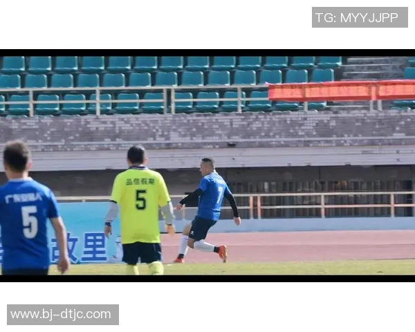 足球明星在赛场上的精彩扑救究竟拯救了哪些球队与球迷的心灵