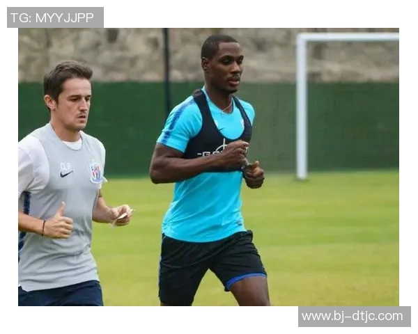 葡萄牙籍贯足球明星的辉煌历程与传奇成就揭秘